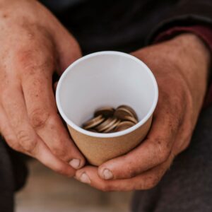 Stipendi dei consiglieri regionali/provinciali: una ferita per chi soffre